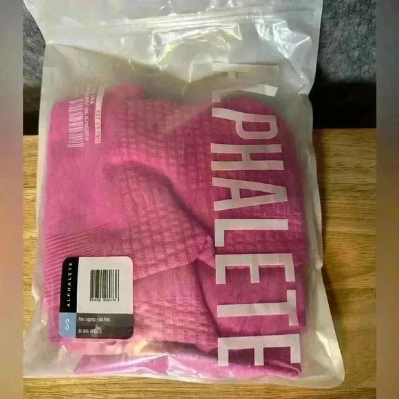 NWT Alphalete Halo Leggings in Hot Pink - Size small - Picture 8 of 8